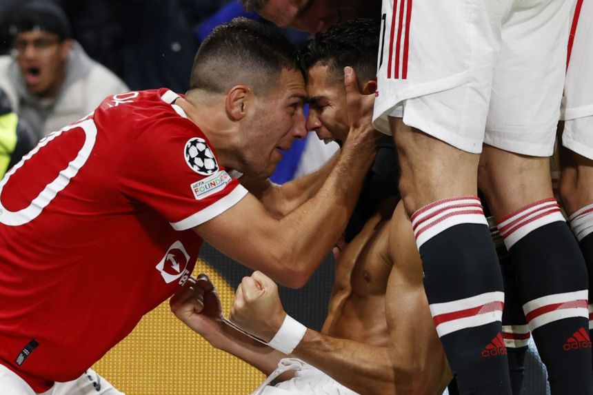 United's Cristiano Ronaldo (right) celebrates scoring their second goal with Diogo Dalot