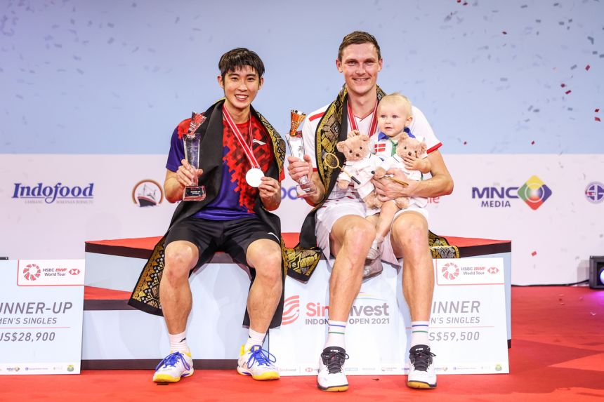 National shuttler Loh Kean Yew (left) lost to world No.2 Viktor Axelsen in the final of the Indonesia Open on Nov 28, 2021