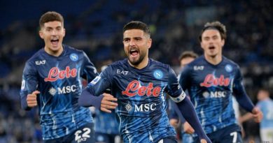 Napoli's Lorenzo Insigne celebrates scoring their first goal with Giovanni Di Lorenzo and Eljif Elmas. (Photo: REUTERS/Alberto Lingria)