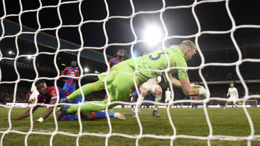 Leaders Man City drop points at Palace to open door for Liverpool