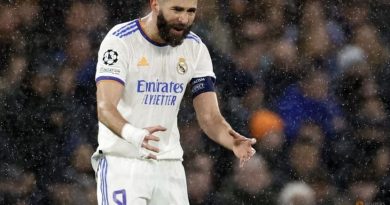 Soccer - Benzema hat-trick gives Real Madrid 3-1 win at Chelsea